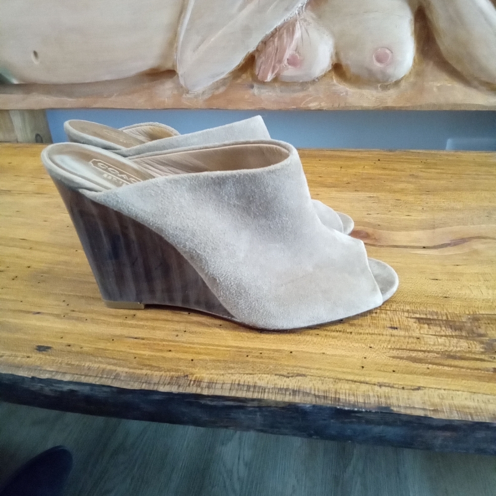 Coach Hollie Size 7.5 B Tan Suede 3.5" Wedge Heel platform Peep Toe - Picture 4 of 16
